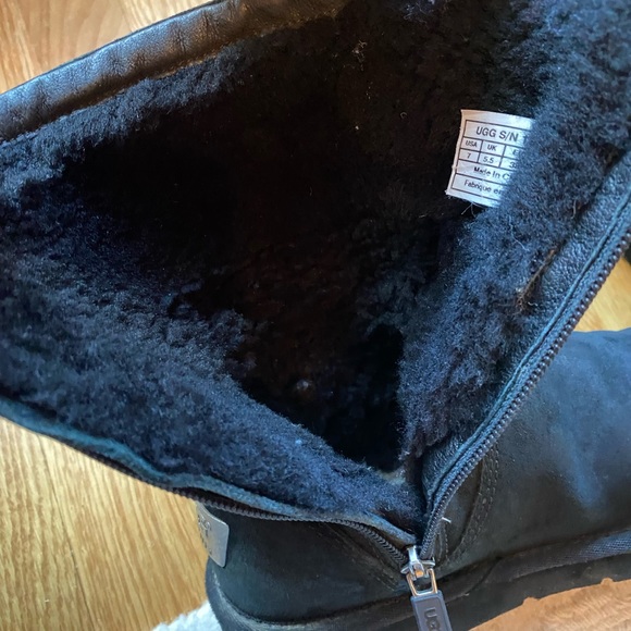 UGG Classic Boots - Picture 11 of 16